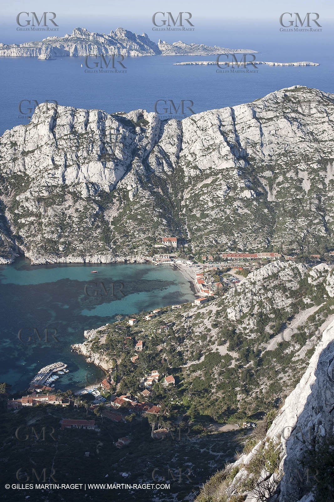 04 04 2009 - Marseille (FRA, 13) - Les Calanques - Marseille as seen from the top of the Baou Rond summit