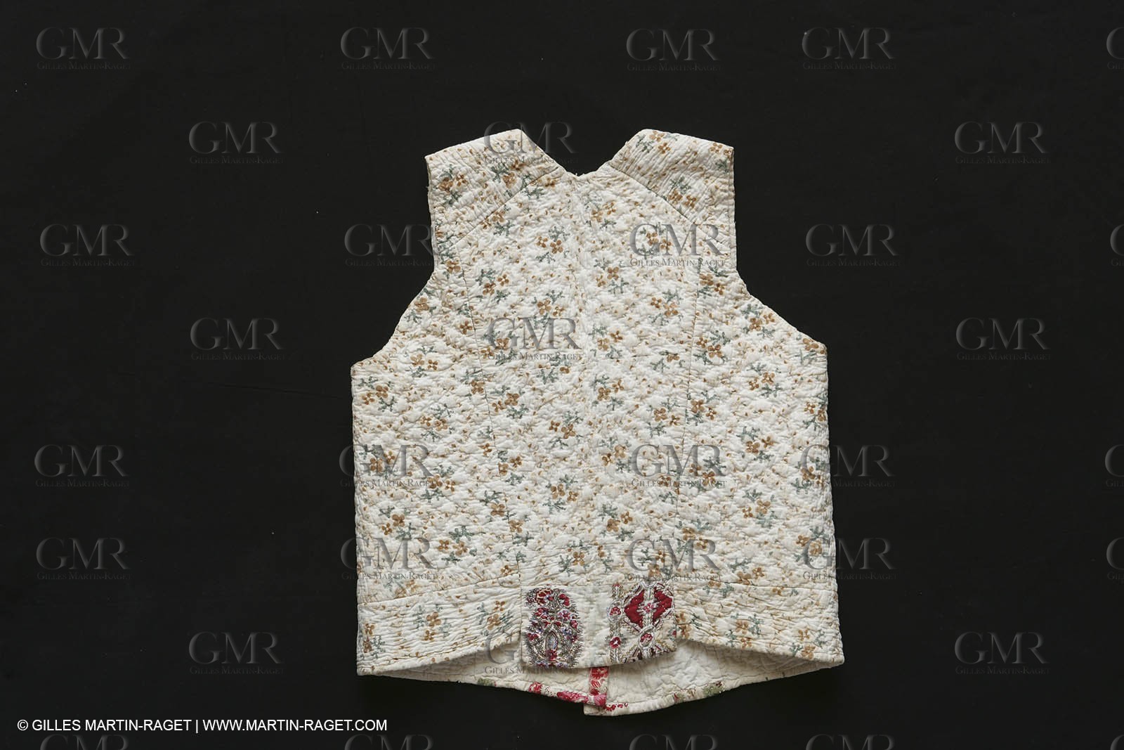 May 2004 - La Tour d'Aigues (FRA, 84) - Old costumes for women of the South exhibition