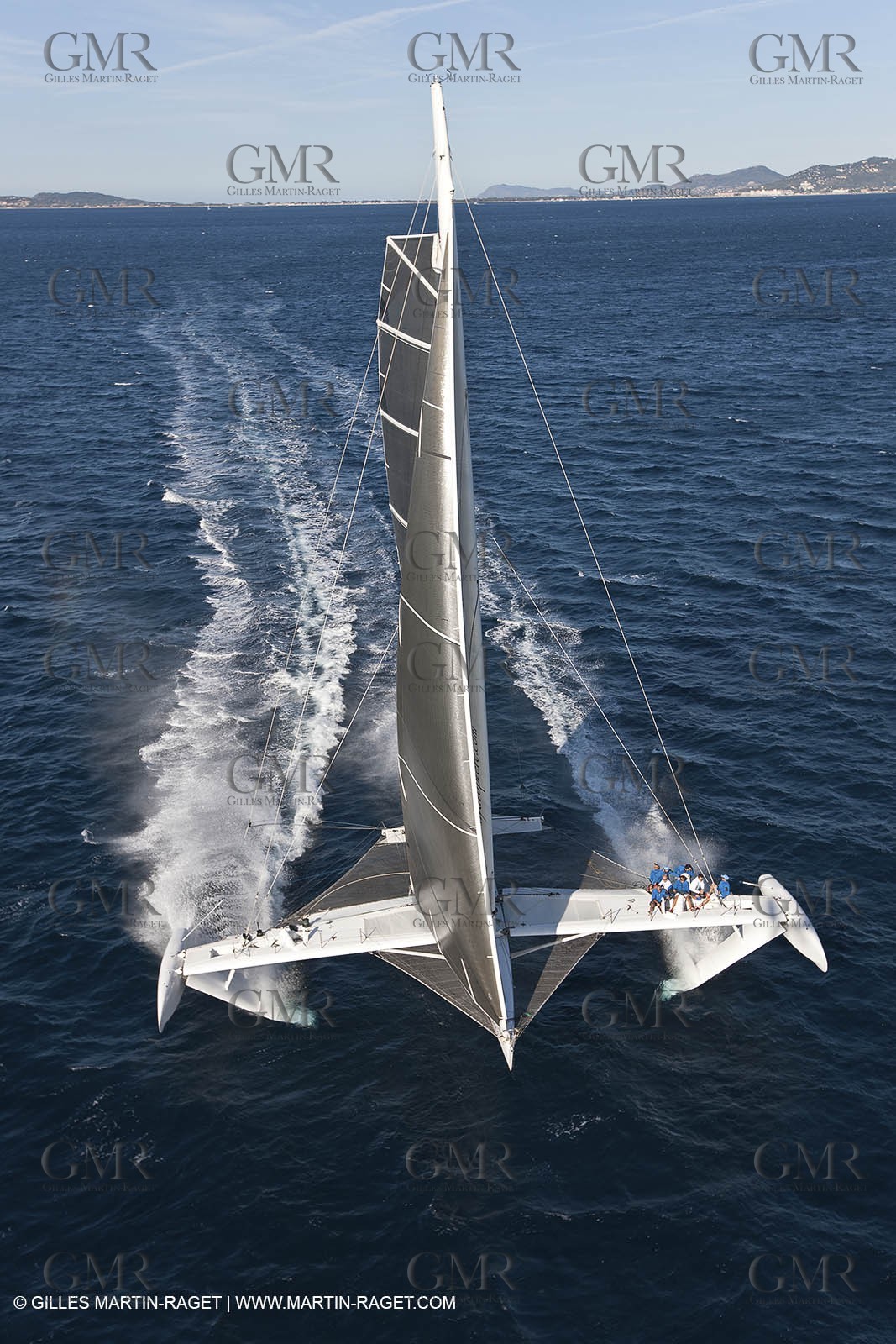Samedi 5 septembre 2009 - Hyères (FRA, 83) - L'Hydroptère bat le record du monde de vitesse avec un run à 51,36 knts (sous réserve de ratification par le WSSRC)
