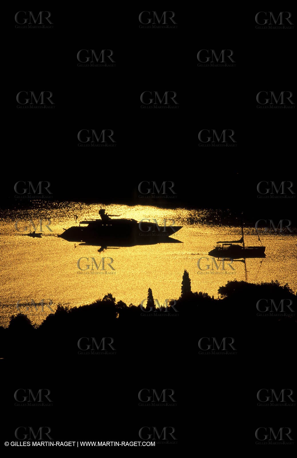 Cruising monohull mooring