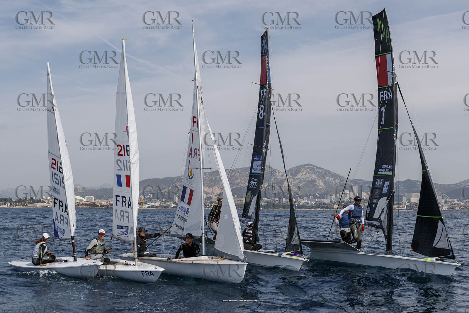15 04 2024, Marseille (FRA), présentation des sélectionnés olympiques français en voile pour les Jeux Olympiques de Paris 2024.  Alex Mazella (Kite hommes - Formula Kite); Laurianne Nolot (Kite femmes - Formula Kite); Nicolas Goyard (Planche à voile hommes - iQFoil); Hélène Noesmoen (Planche à voile femmes- iQFoil); Camille Lecointre-Jeremie Mion (dériveur double mixte - 470); Louise Cervera (Dériveur femmes - ILCA 6); Jean-Baptiste Bernaz (Dériveur hommes - ILCA 7); Tim Mourniac - Lou Berthomieu (Multicoque mixte - Nacra 17); Clément Péquin - Erwan Fischer (Skiff hommes - 49er); Sarah Steyaert-Charline Picon (Skiff femmes - 49er FX).