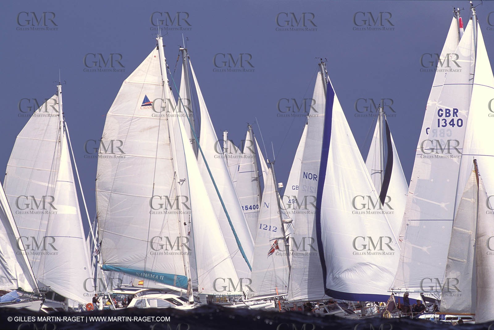 Crusing monohull sailing