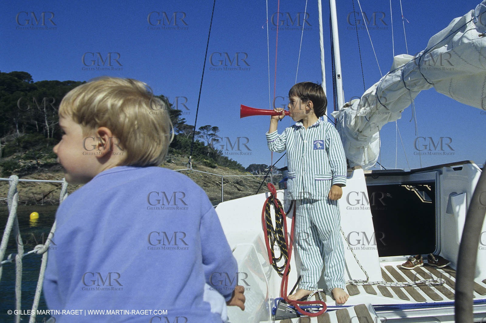Sailing, cruising, children onboard