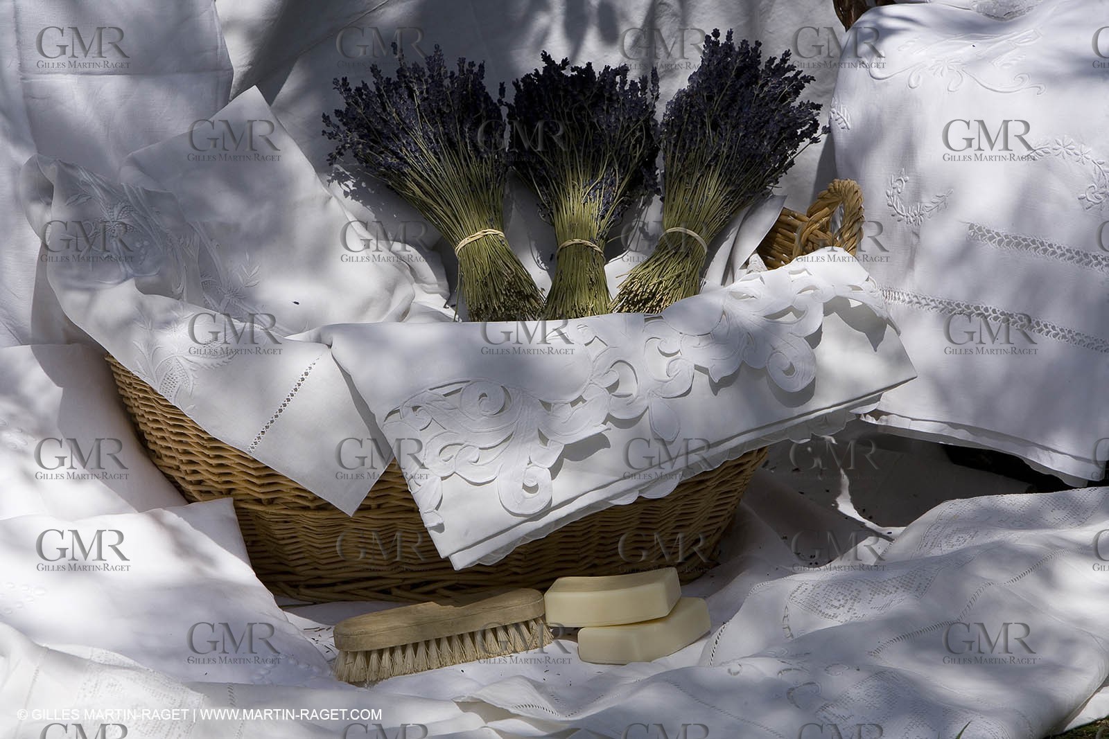 Vallon raget, nice household linen