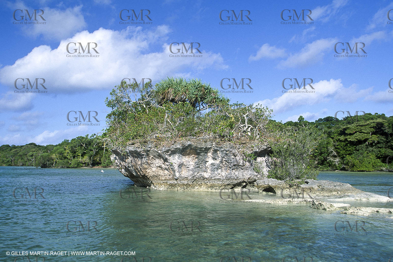 Destinations - South Pacific Ocean - New Caledonia - Pines Island