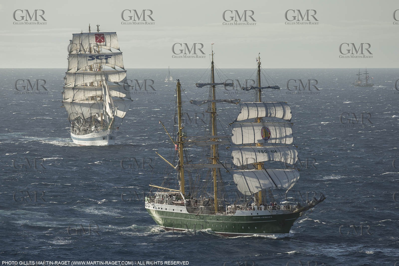 30 09 2013 - Toulon (FRA,83) - Toulon Voiles de Légende - Start towards La Spezia