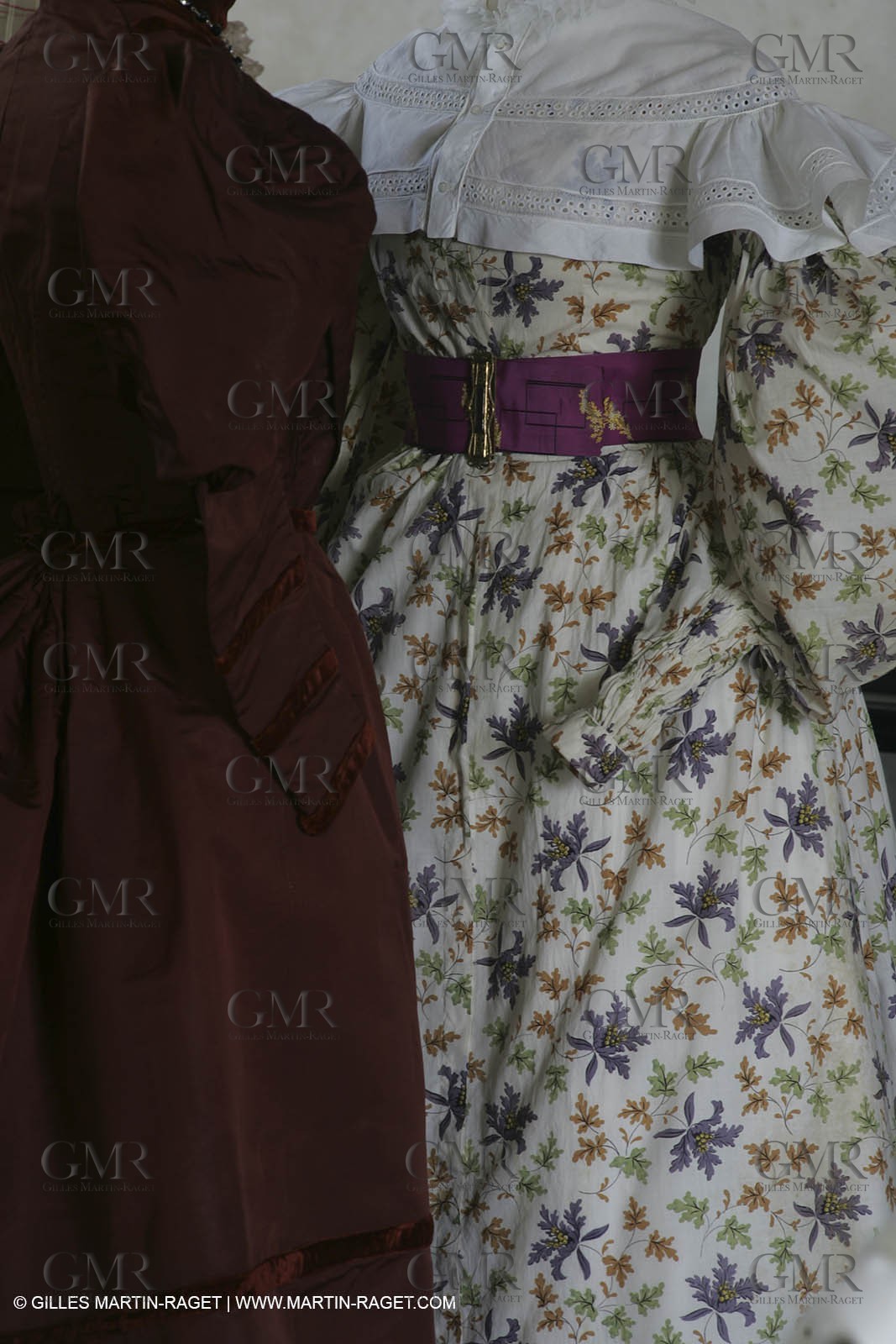 May 2004 - La Tour d'Aigues (FRA, 84) - Old costumes for women of the South exhibition