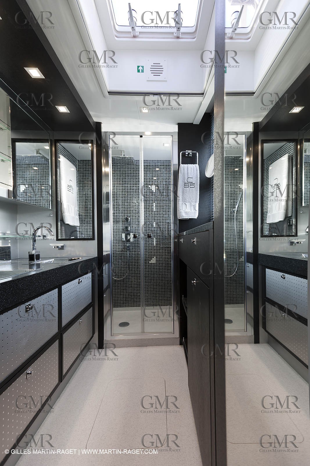 25 02 2011 - La Ciotat (FRA,13) - Super Yachts - Chantier H2X - Cartouche