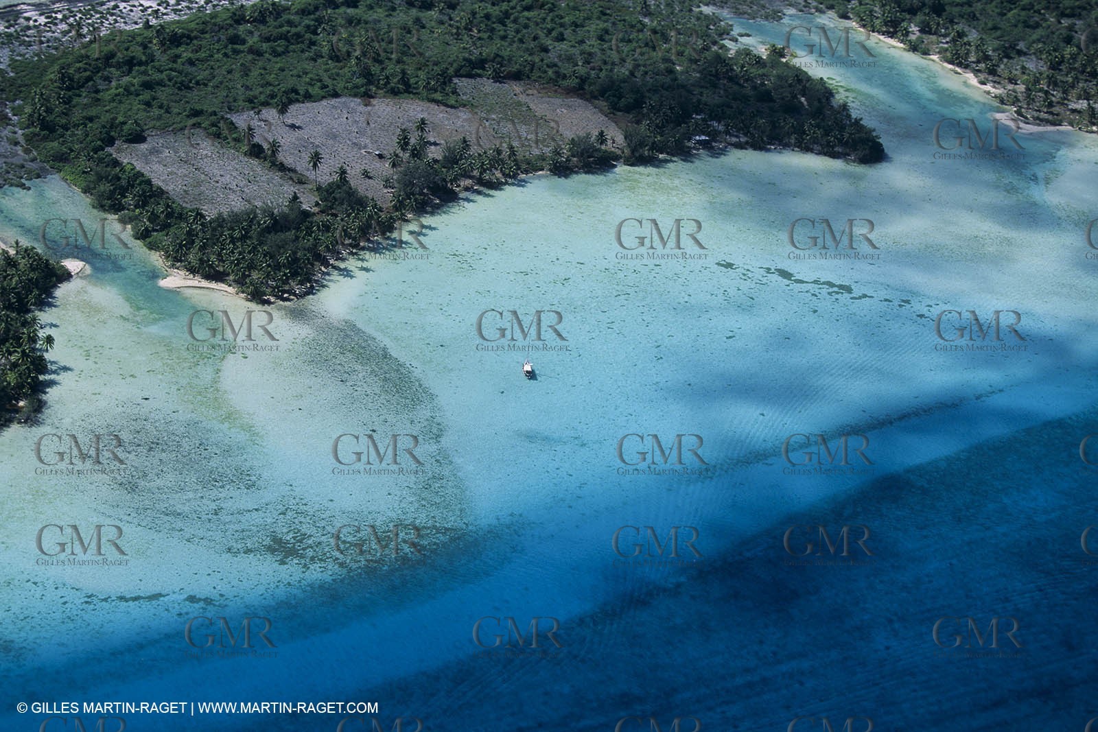 sailing, cruising, monohull at the mooring