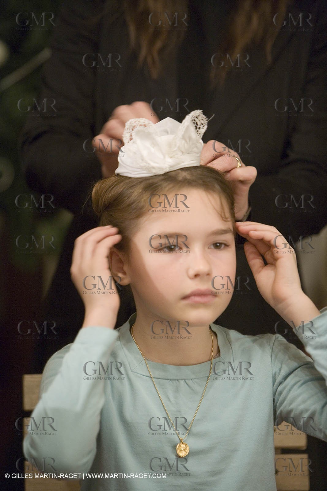 24 12 2006 - Les Baux de Provence - Christmas eve - Midnight mass with vivid crib and traditional procession in Saint Vincent Church.