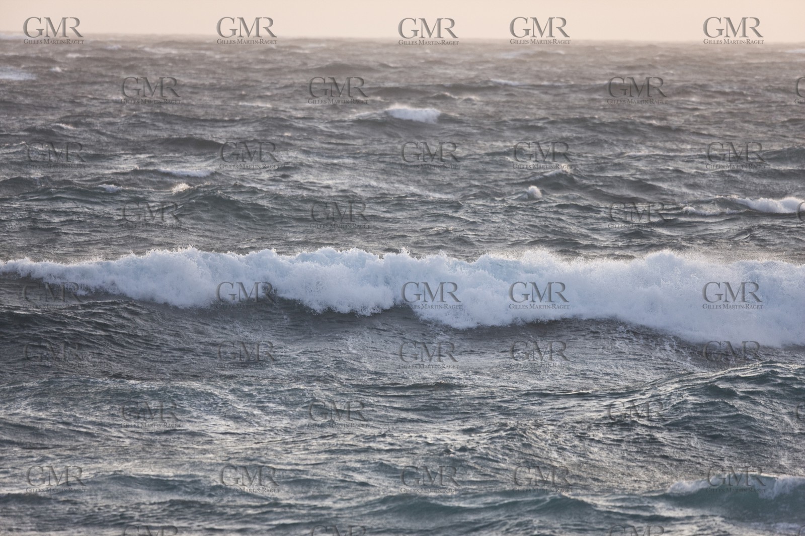 23 04 2008 - - Santa teresa di Gallura (ITA, Sardaigne) -  Mistral gale on the west coast of Testa Cape