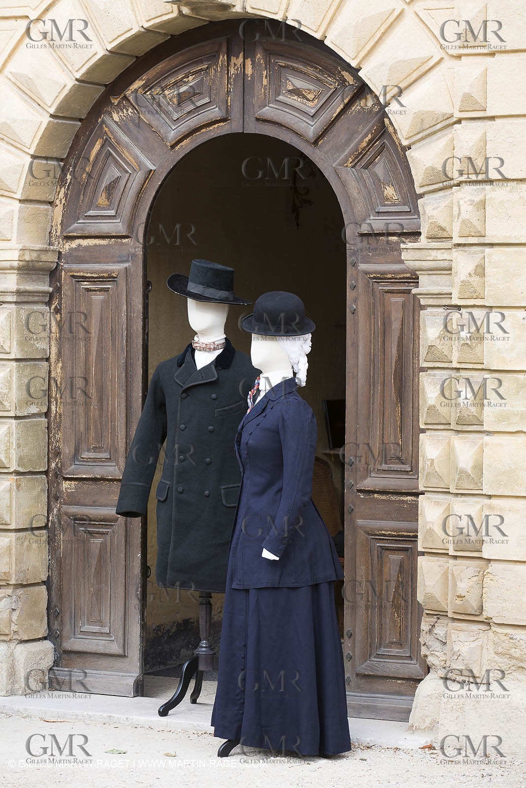 31 10 2013 - Ansouis (FRA,84) - Ansouis castle - Costumes of the exhibit Men costumes