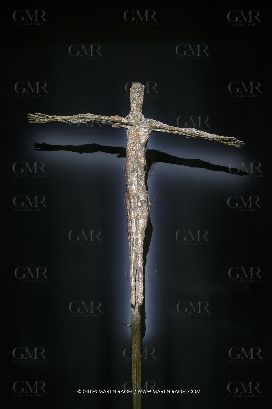 02 05 2023, Paris (FRA), oeuvre de Germaine Richier, Exposition Centre Pompidou 2023, Christ d'Assy 1950, Bronze naturel nettoyé, 235 x 138 x 31,6 cm, Fondeur : Alexis Rudier, Paris, Diocèse d'Annecy, Annecy, classement au titre des Monuments historiques par arr^été du 15 mars 1971