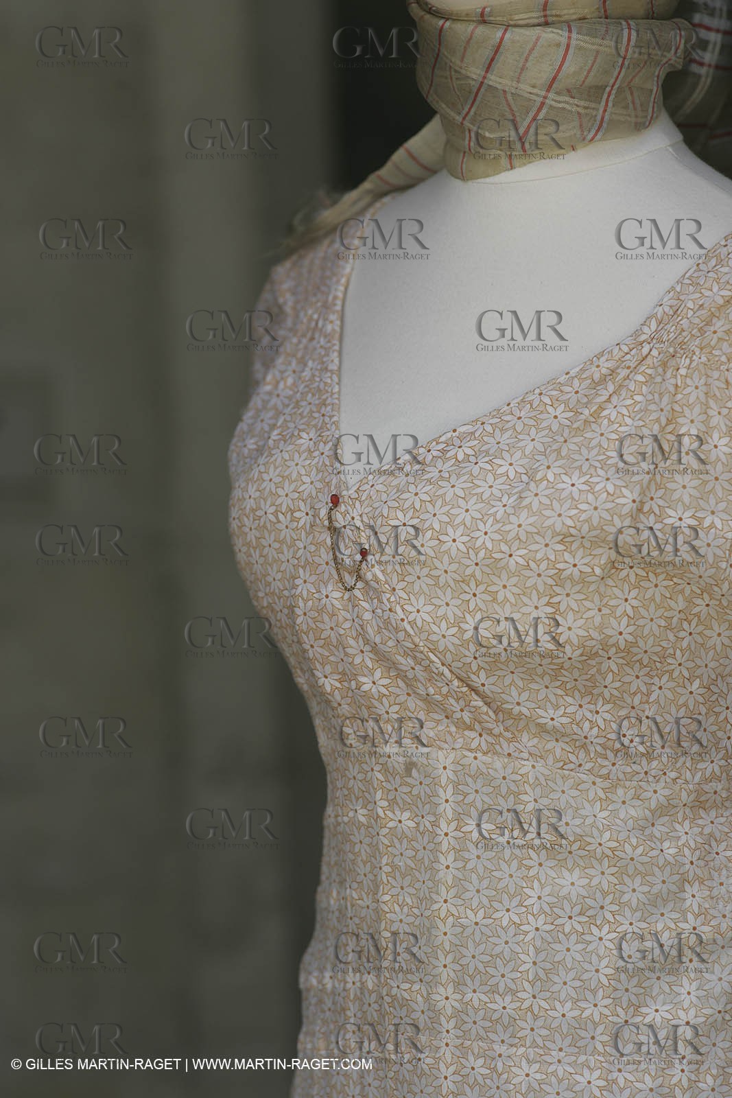 May 2004 - La Tour d'Aigues (FRA, 84) - Old costumes for women of the South exhibition