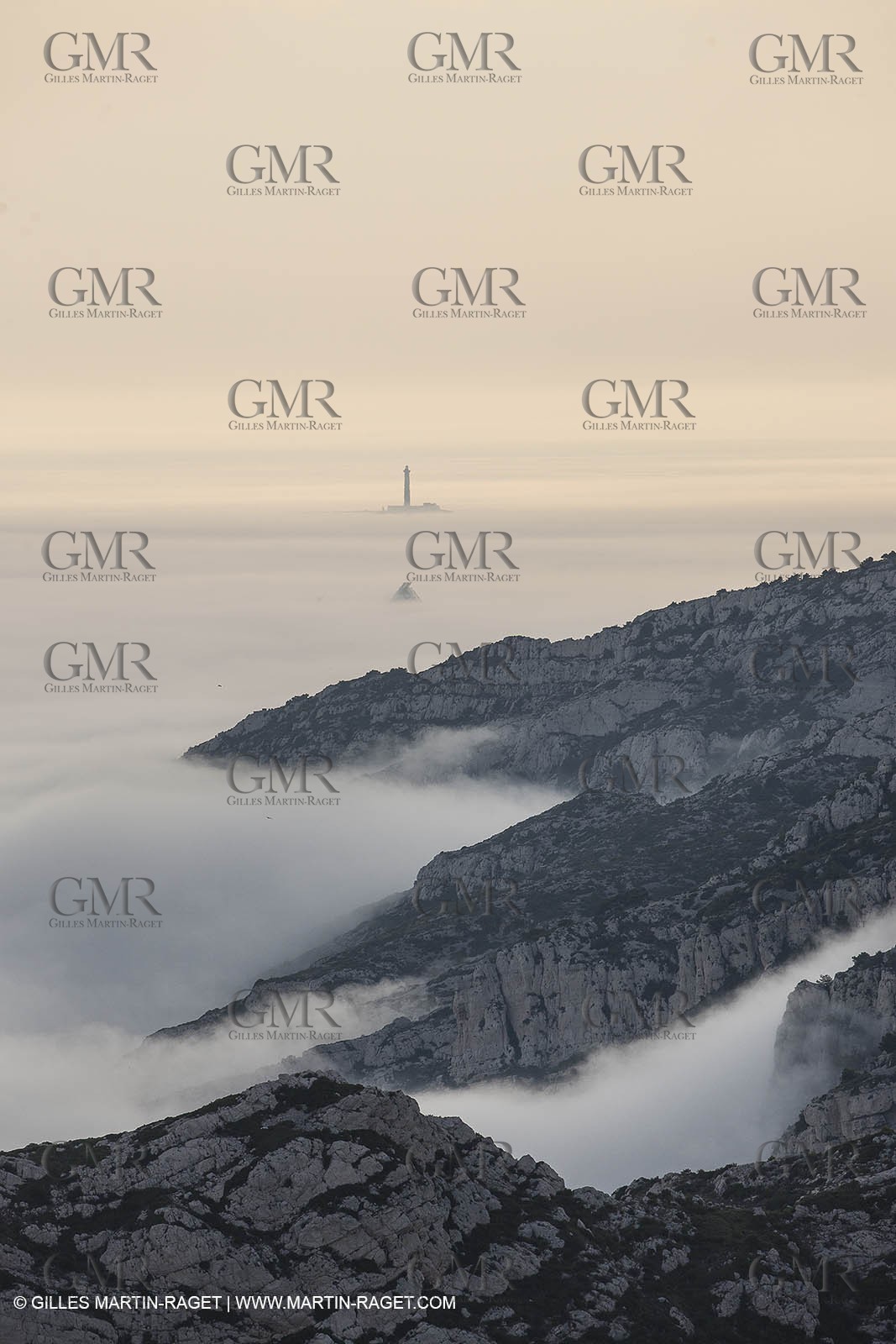 18 07 2012 -Marseille (FRA ) - The Calanques - Unusual foggy conditions
