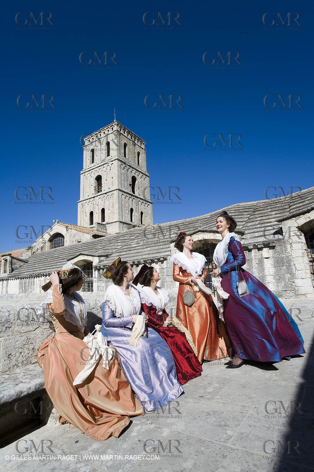 10 03 2007- Arles (FRA, 13) - Queen of arles and her assistants