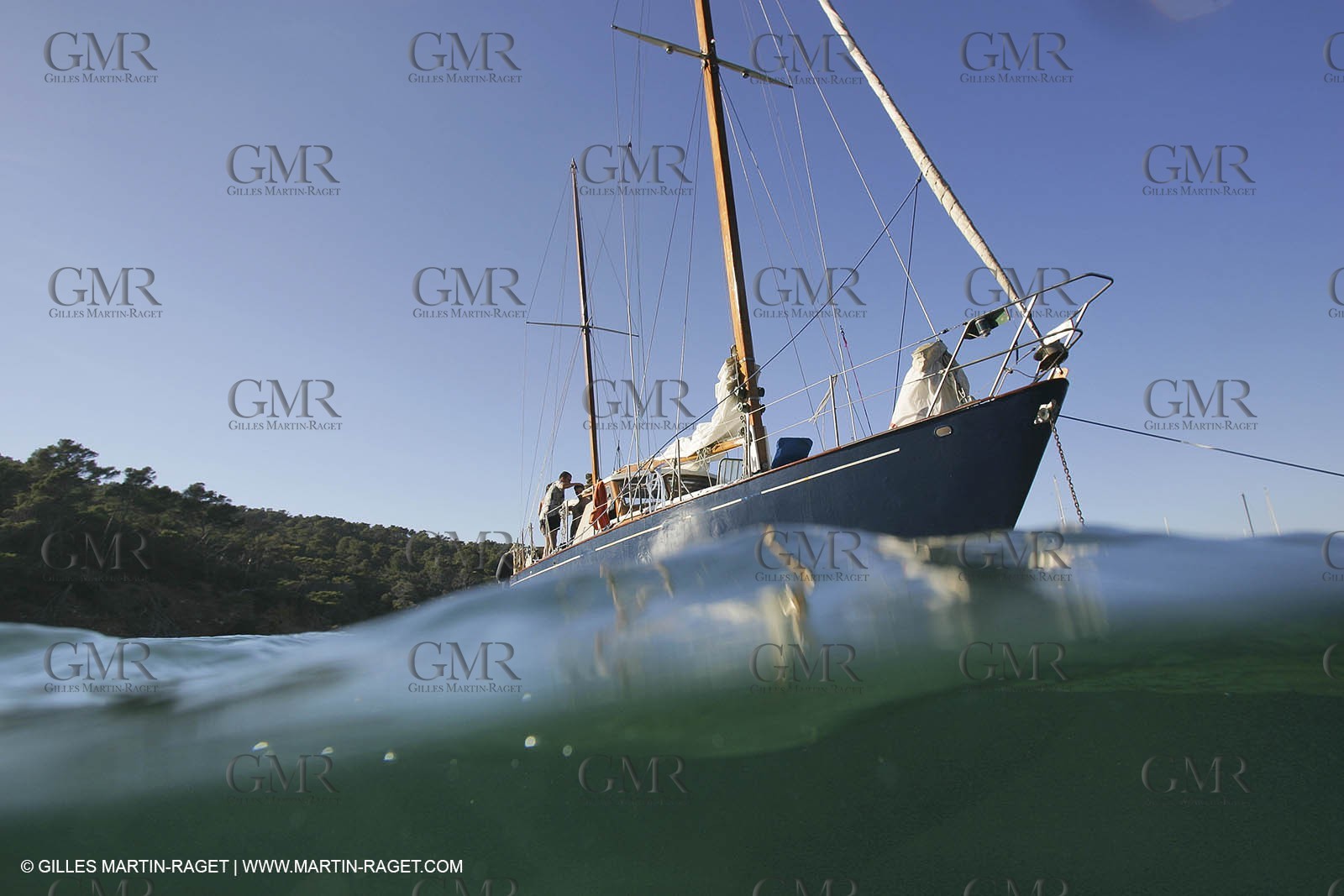 Cruising monohull mooring