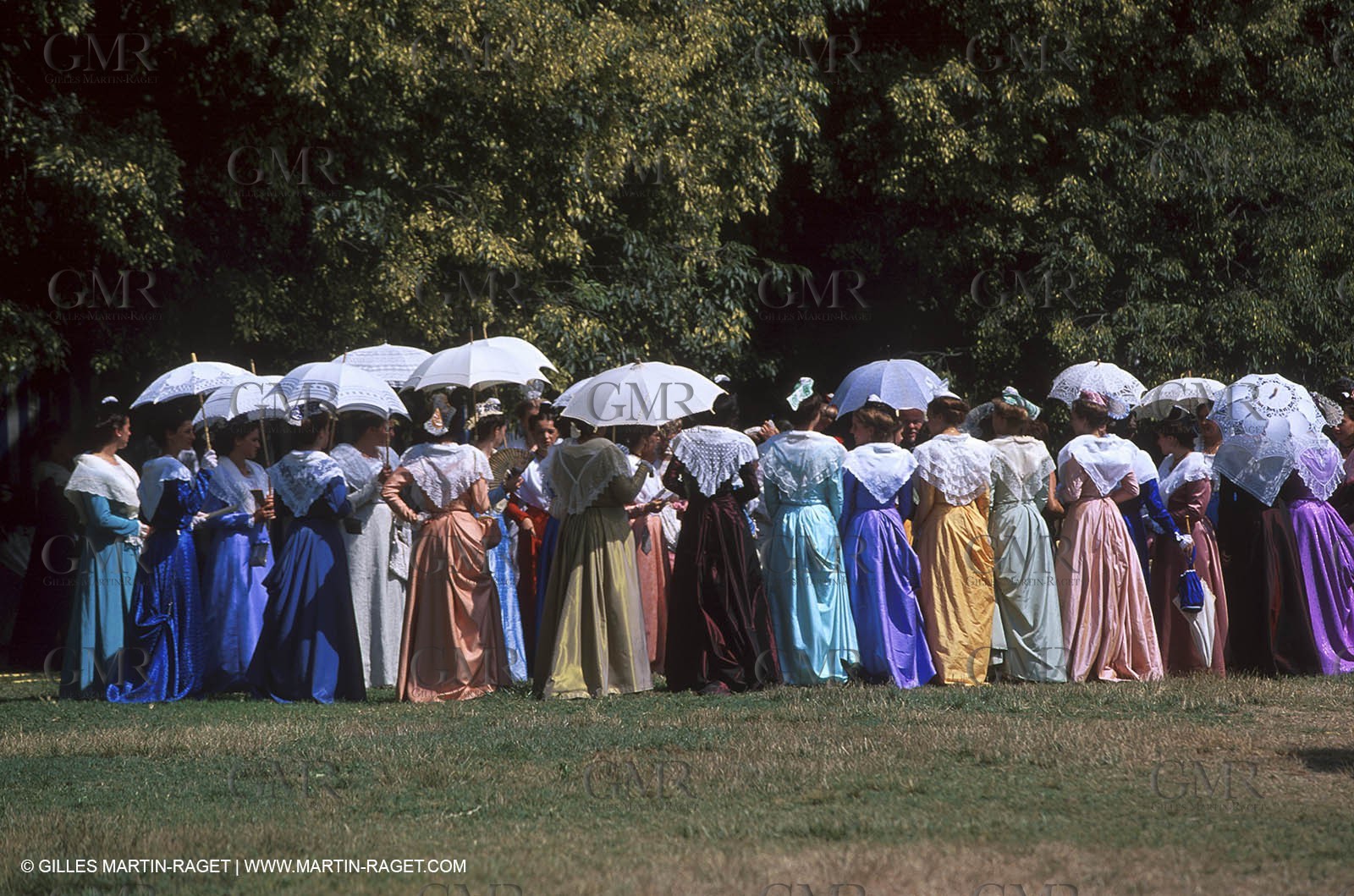 Women of Arles in traditional costume