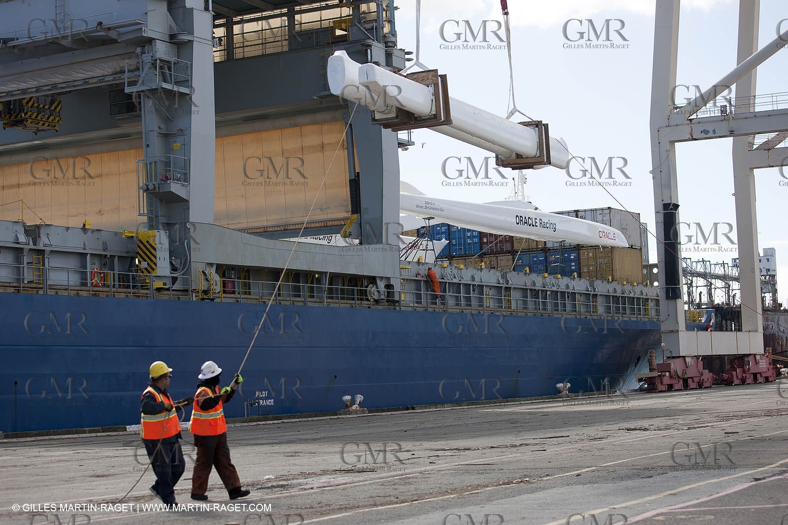 01 03 2011 - San Frnacisco (USA,CA) - Harbour operations - ship details - ship unloading - containers