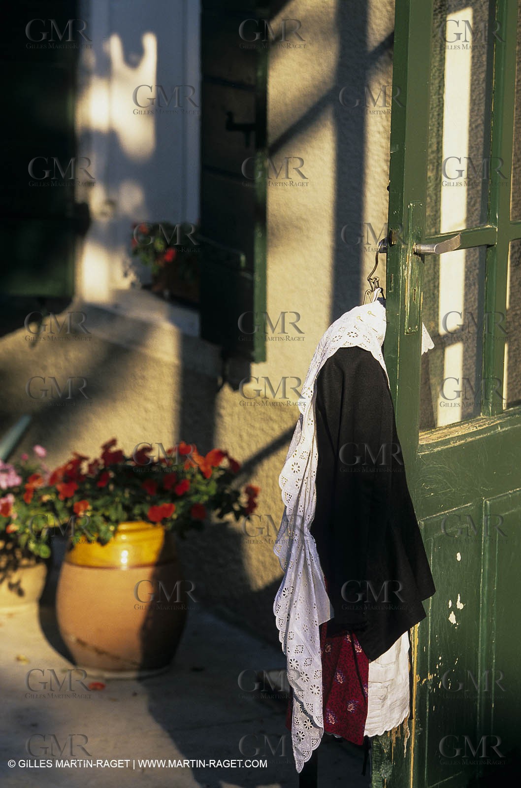 Arles (FRA,13) - Costume from Arles Fest