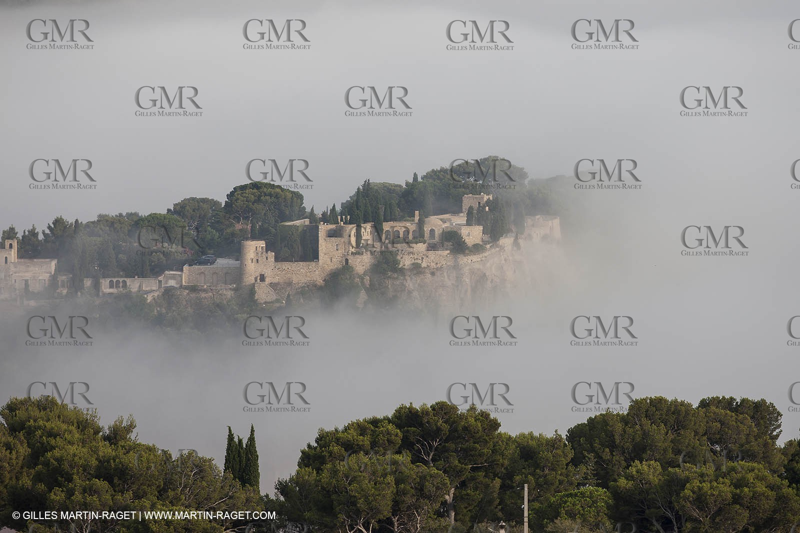 18 07 2012 - Cassis (FRA ) - Les Calanques -  Phénomène d'entrées maritimes - La Nèble (brume, en provençal)