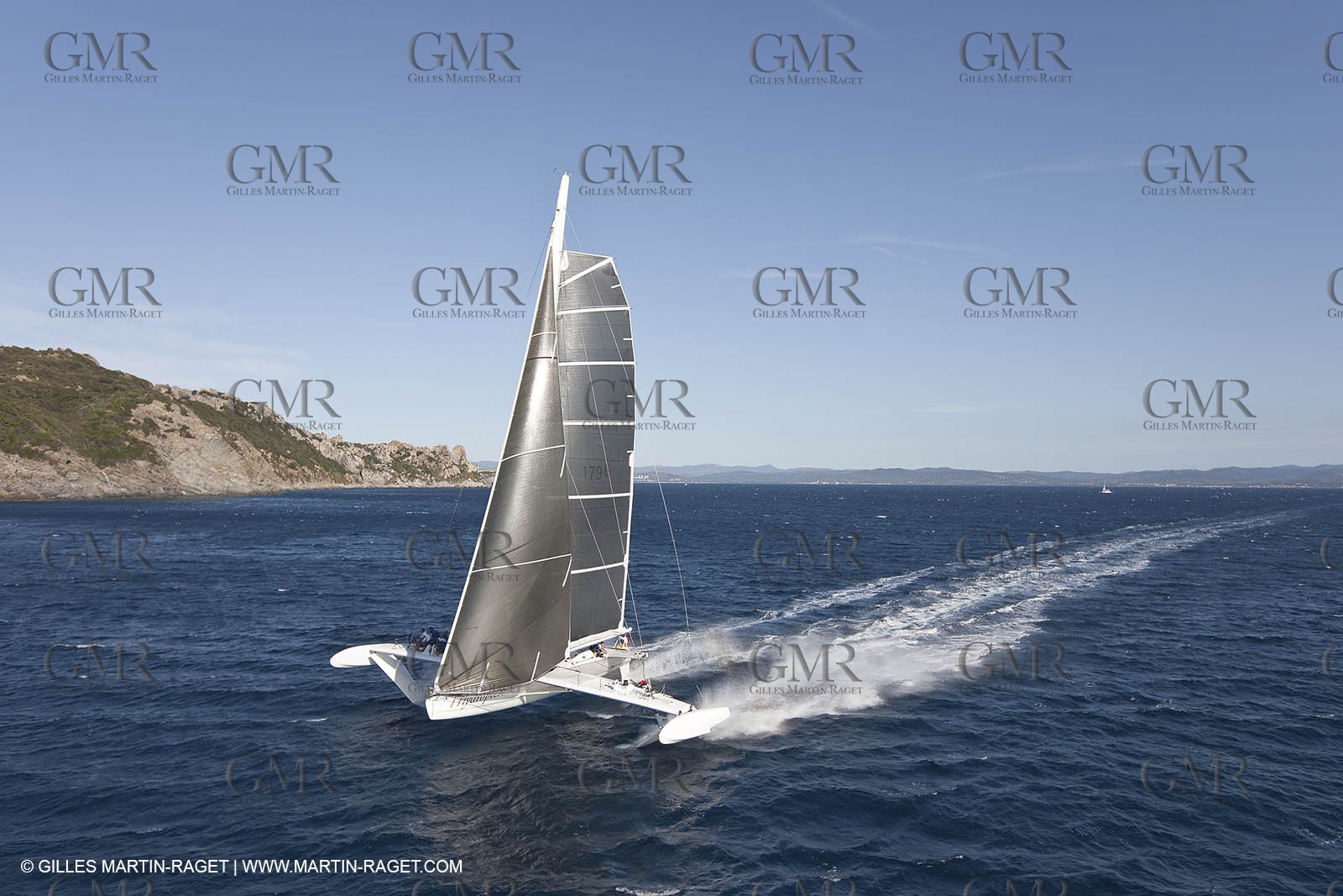 Samedi 5 septembre 2009 - Hyères (FRA, 83) - L'Hydroptère bat le record du monde de vitesse avec un run à 51,36 knts (sous réserve de ratification par le WSSRC)