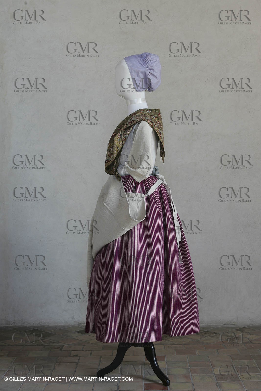 May 2004 - La Tour d'Aigues (FRA, 84) - Old costumes for women of the South exhibition