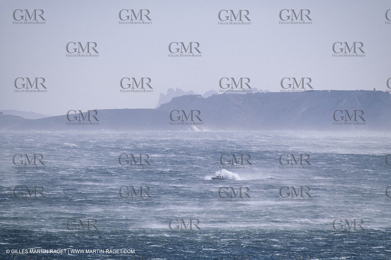 Monde maritime, opérations porturaires, ports, manoeuvres, marine world, harbour operations, maritime shipping,