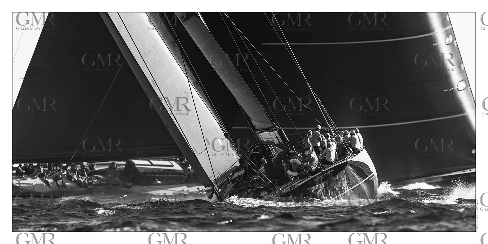 Produit : Tirage photo réalisé par nos soins sur imprimante jet d'encre professionnelle Epson à partir de 8 encres ultrachrome inaltérables (label Digigraphie).Choix des formats :. 50 x 100 cm. 100 x 200 cmChoix des papiers :. Papier standard brillant 250 gr., filet noir, marge blanche, tirage non signé. Papier haut de gamme satiné 290 gr. filet noir, marge blanche, tirage vérifié et signé par l'auteur.. Tirage d’art (Digigraphie) signé, numéroté, tamponné, enregistré sur demande. Autres supports (canvas, acrylique, dibond) sur demandeConditionnement : tube cylindrique renforcé.Options pour l'expédition :. Colissimo + dépôt boîte aux lettres (France uniquement). Colissimo avec signature à réception. Transporteur express (2 jours ouvrés) avec signature à réceptionCliquez sur caddie pour sélectionner votre formule et démarrer la procédure de commande en ligne