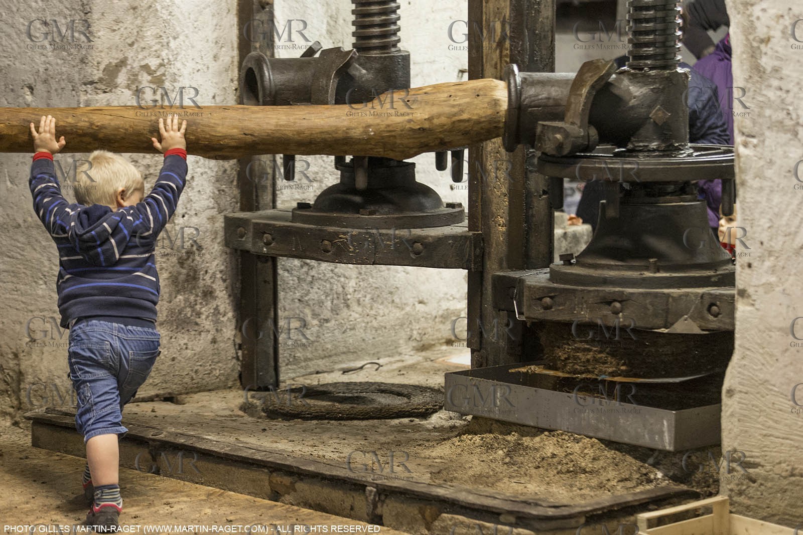 14 11 2015, Saint-Etienne du Grès (FRA,13), traditional making of olive oil at La Croix mill