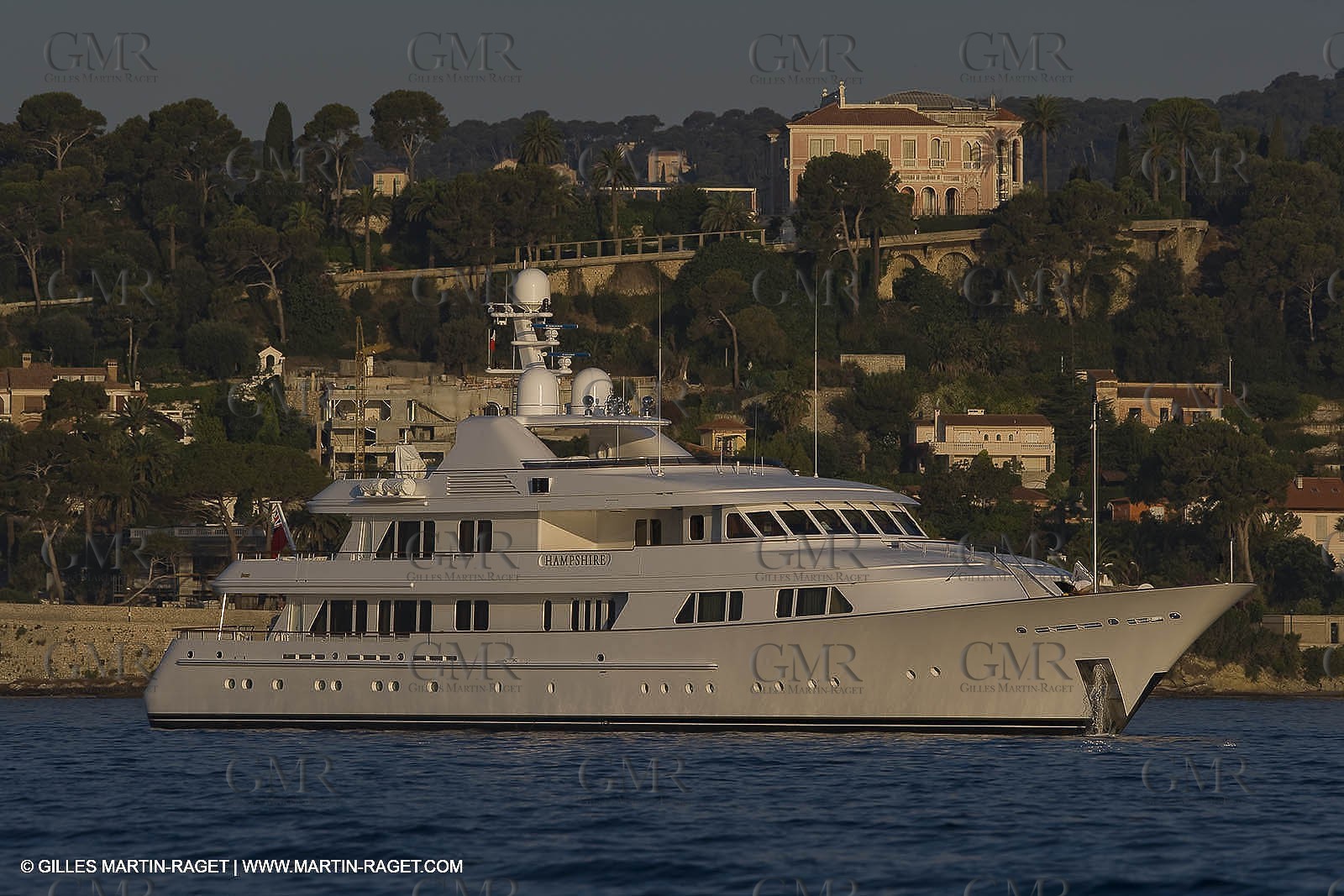 28 07 2007 - St Jean Cap Ferrat - SuperYachts - Motor Yachts - Hampshire