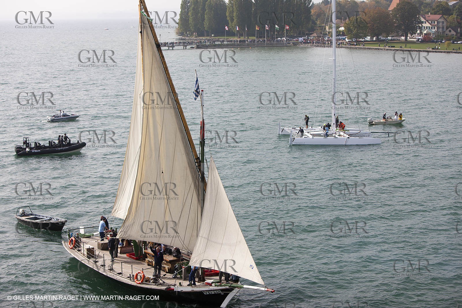 08 10 10 - St Sulpice (SUI) - Hydroptere.ch touches water