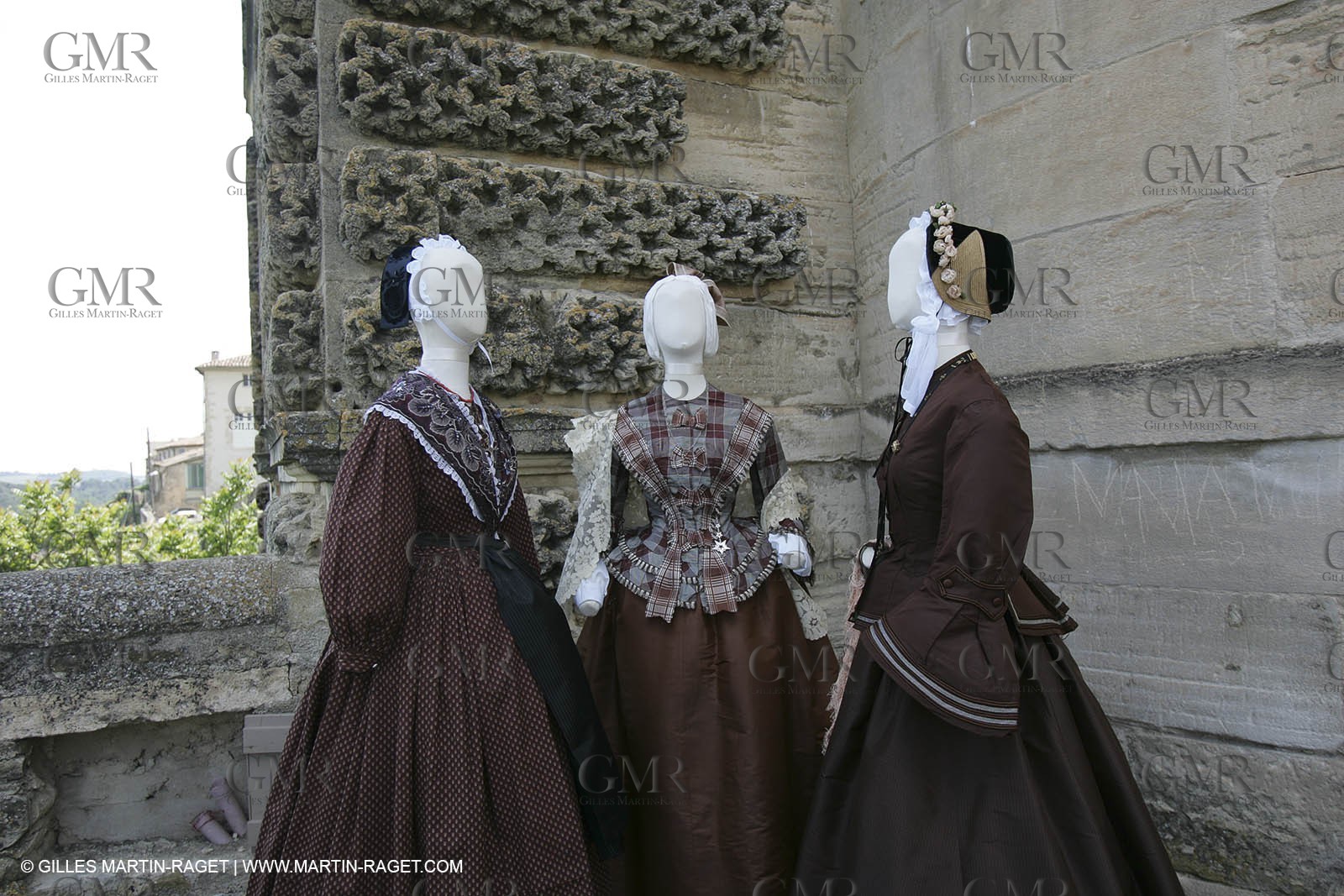 May 2004 - La Tour d'Aigues (FRA, 84) - Old costumes for women of the South exhibition
