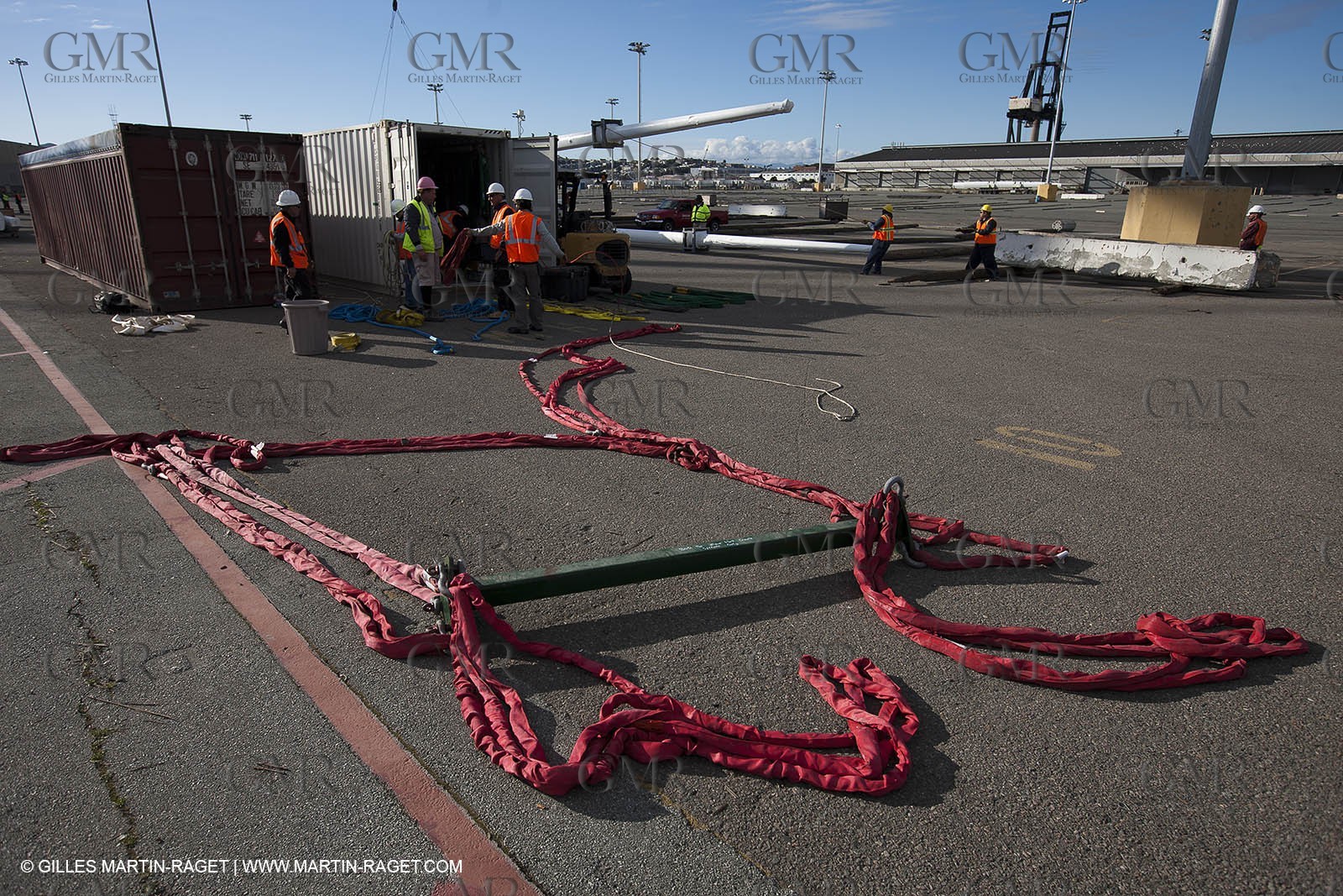 01 03 2011 - San Frnacisco (USA,CA) - Harbour operations - ship details - ship unloading - containers