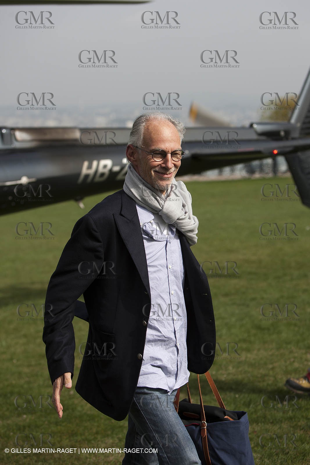 08 10 10 - St Sulpice (SUI) - Hydroptere.ch touches water - Thierry Lombard (Banque Lombard-Odier)