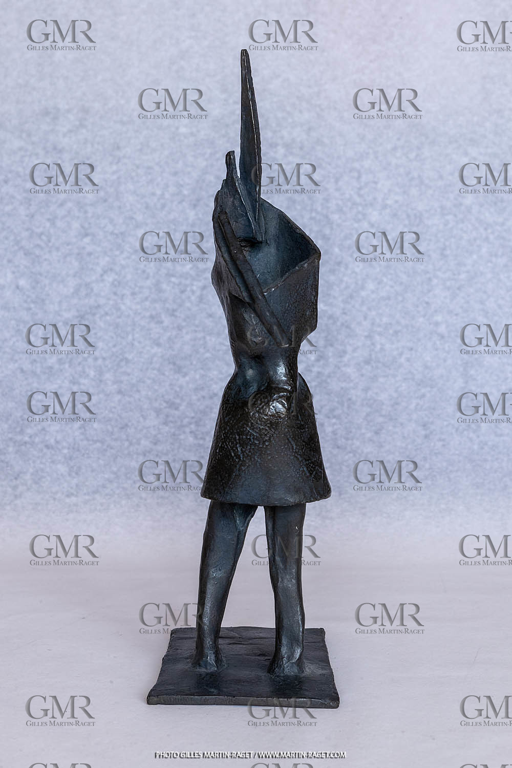 08 01 2023, Marseille (FRA,13), Oeuvre de Germaine Richier, Guerrier n° 4 1953, Bronze patiné foncé, Numéroté 6 8, Fondeur : L.Thinot, Paris, 33 x 10 x 19,5 cm, Collection particulière