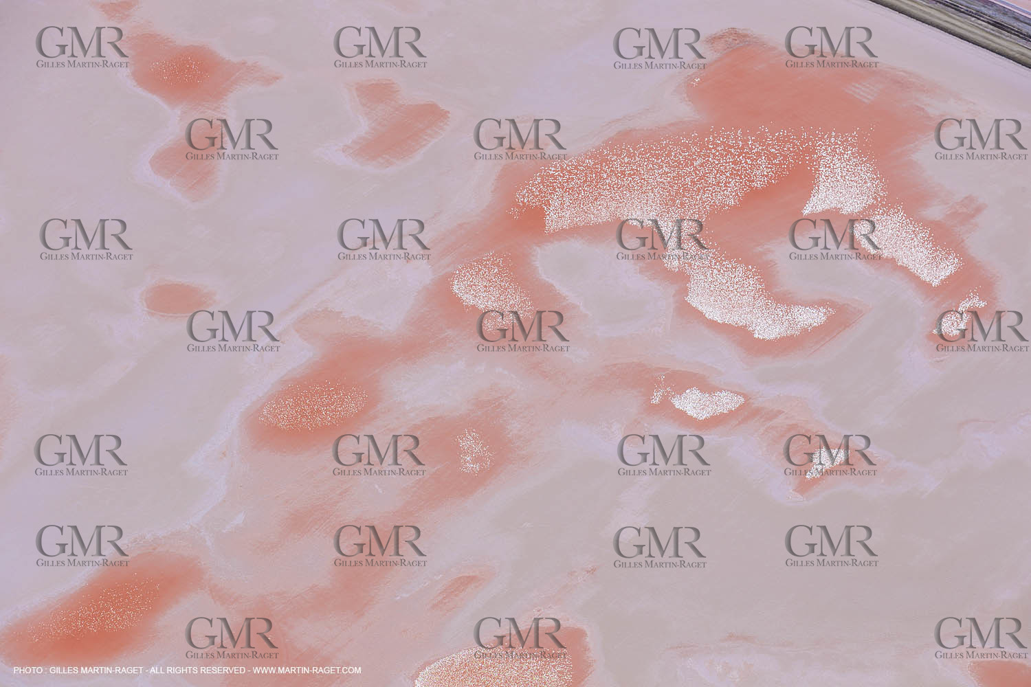 Marais salants à Aigues Mortes