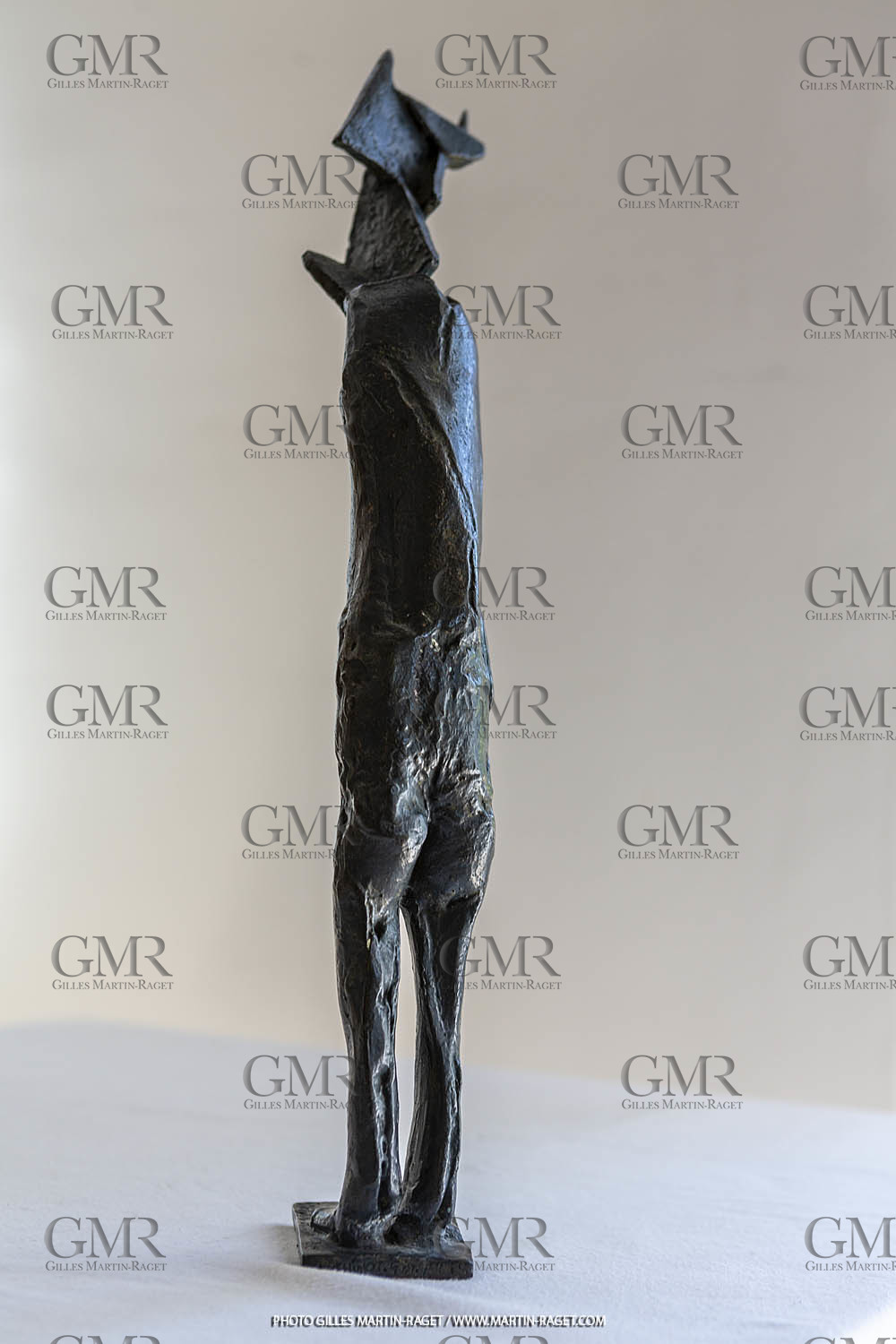 19 07 2020, St Rémy de Provence, (FRA,13), Oeuvre de Germaine Richier, Tauromachie 1956, bronze patinée foncée, numéroté 5 8, Fondeur L.Thinot, 43 X 7 X 12 cm, collection particulière,