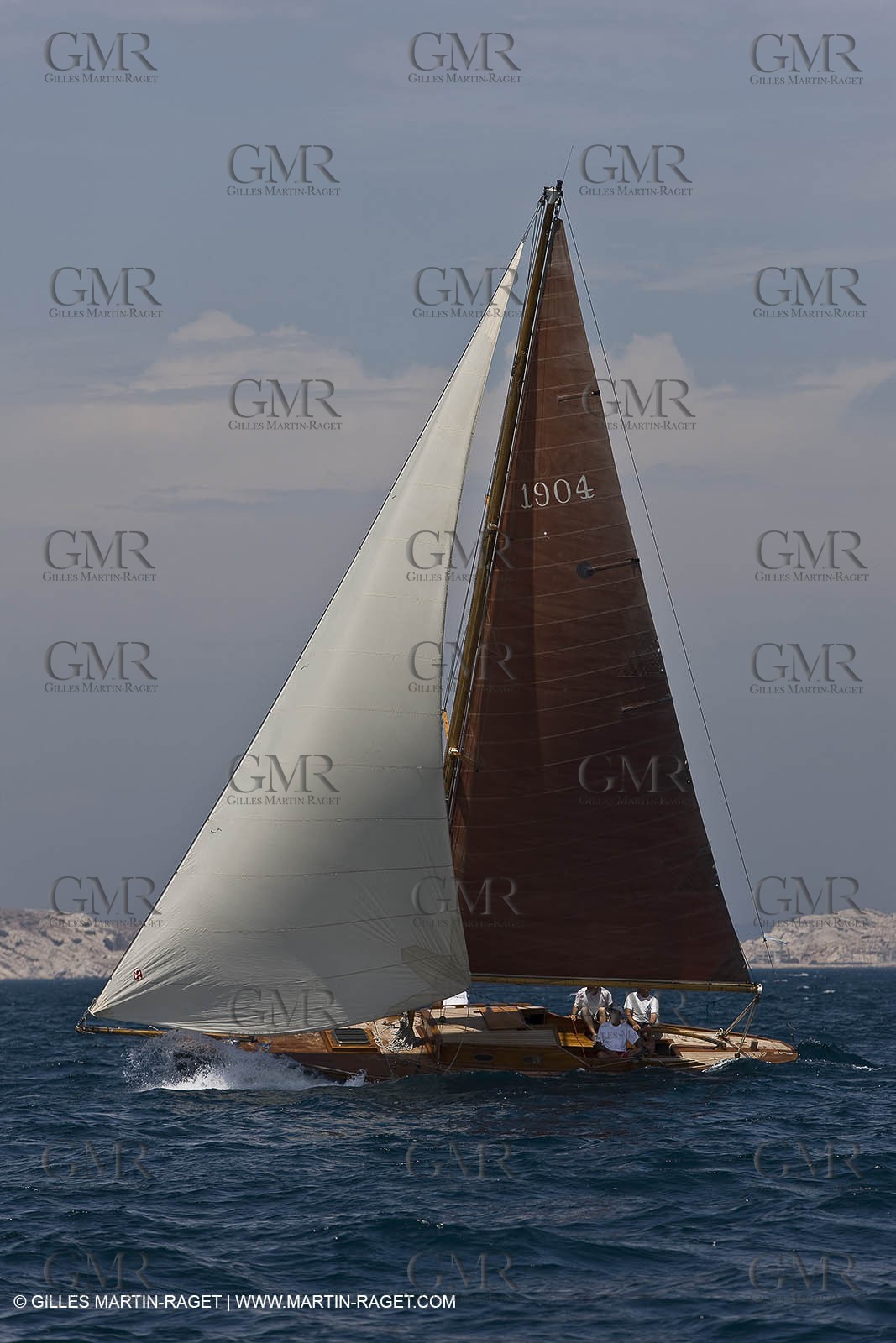 Sailing, Classic yachts, Voiles Vieux Port 2009, Marseille (FRA)