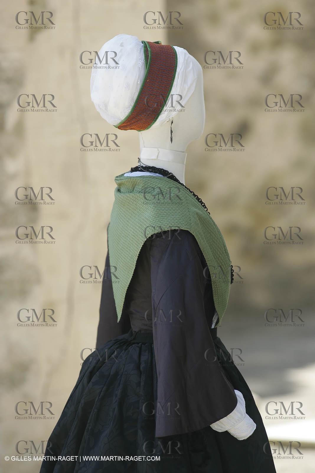 May 2004 - La Tour d'Aigues (FRA, 84) - Old costumes for women of the South exhibition