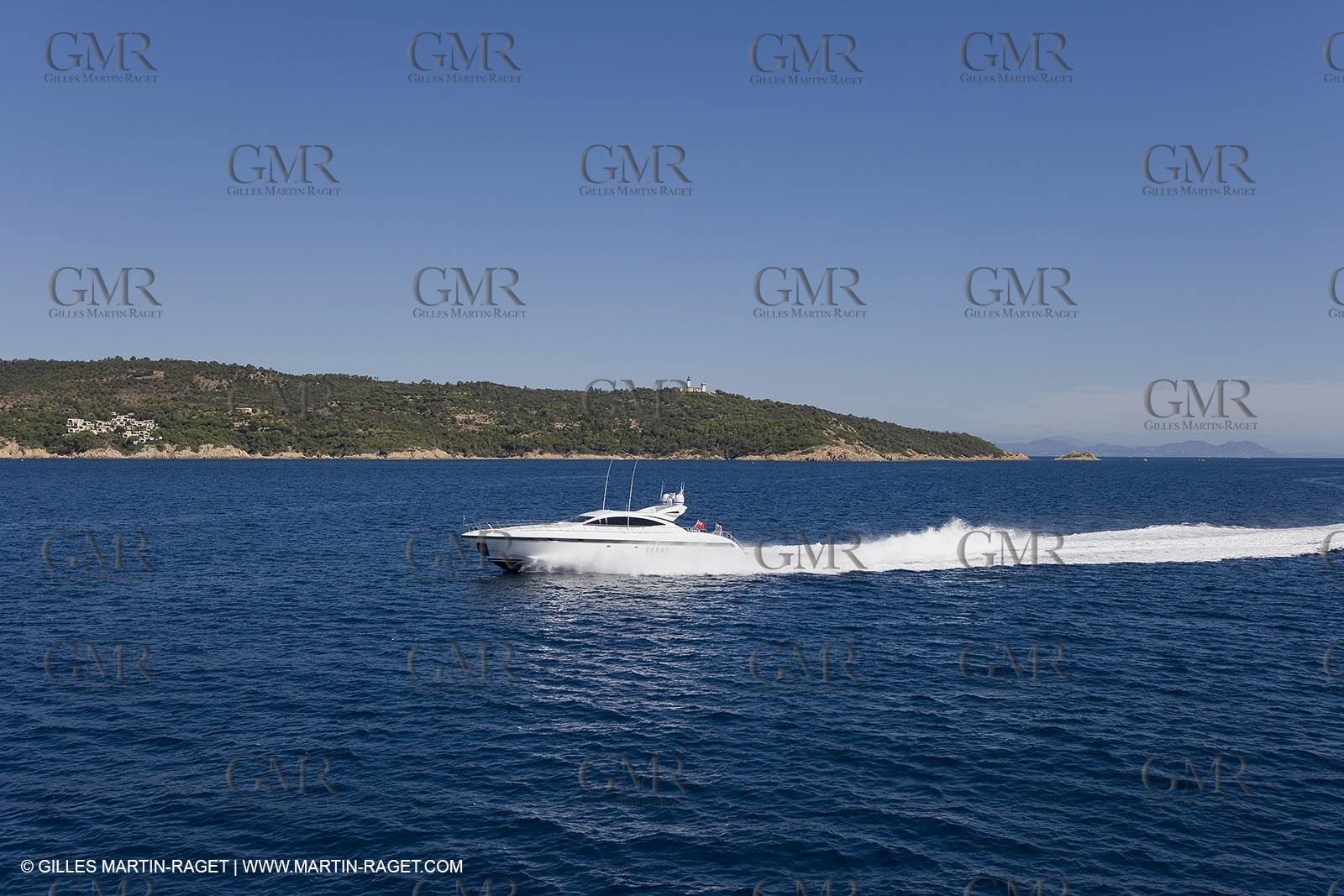 06 09 2007 - Saint Tropez (FRA, 83) - Superyachts - Motoryachts - Mangusta 92 Triple Fun in Saint Tropez - Mooring at Club 55 at Pampelonne Beach