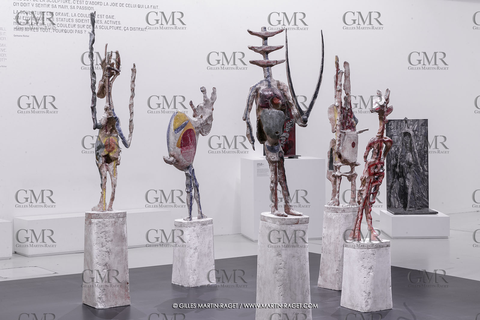 02 05 2023, Paris (FRA), oeuvre de Germaine Richier, Exposition Centre Pompidou 2023, L'échiquier , grand 1959, plâtre original peint, Pièce unique en 5 éléments : Le Roi (209 x 51 x 32,5 cm); La Reine 228,5 x 44,5 x 33,5 cm); Le Cavalier (169,5 x 37,5 x 41,5 cm); La Tour (200 x 40,5 x 29,5 cm); Le Fou (175,5 x 62 x 33,5 cm)