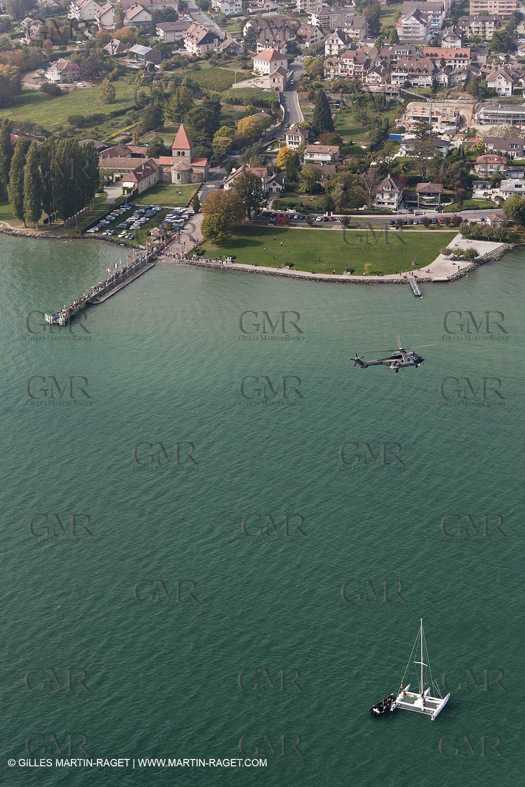 08 10 10 - St Sulpice (SUI) - Hydroptere.ch touches water