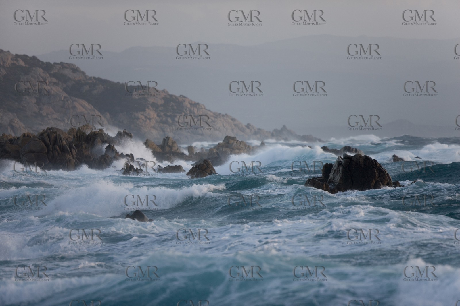 23 04 2008 - - Santa teresa di Gallura (ITA, Sardaigne) -  Mistral gale on the west coast of Testa Cape