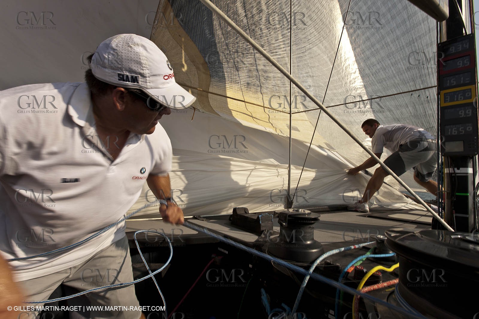 14 11 2010 - Dubai (UAE) - Dubai Louis Vuitton Trophy -  BMW ORACLE Racing - Training - Onboard Vs All 4 one