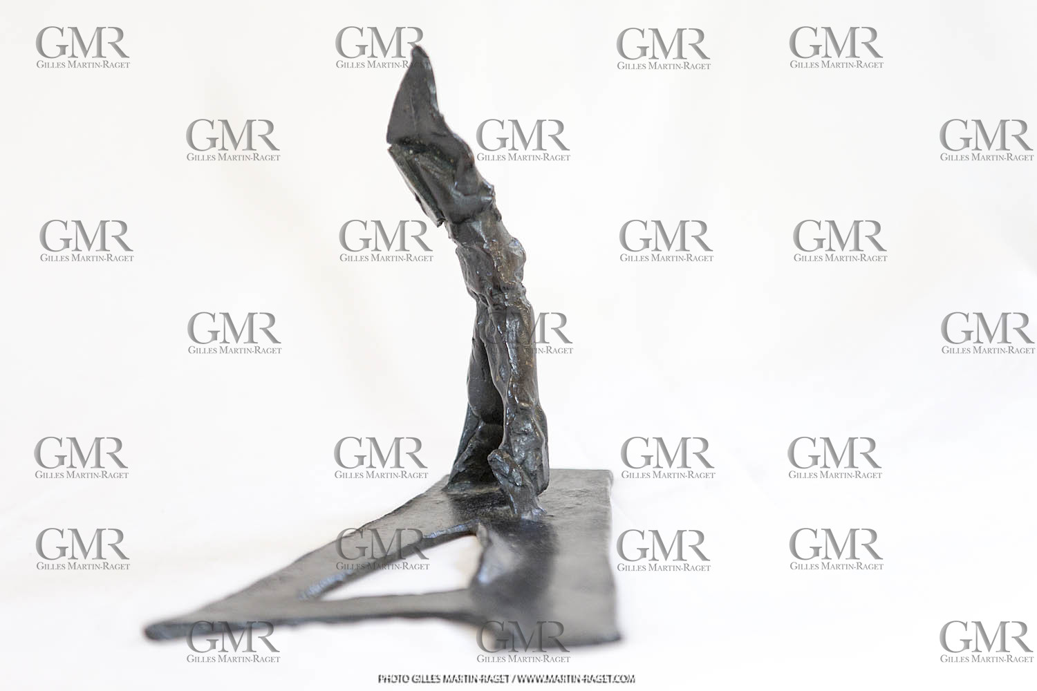 06 03 2016, Marseille (Fra,13), Oeuvre de Germaine Richier, Guerrier n° 7 1955, Bronze patiné foncé, Numéroté 4 8, Fondeur : L. Thinot, Paris, 17,5 x 25 x 17 cm, Collection particulière