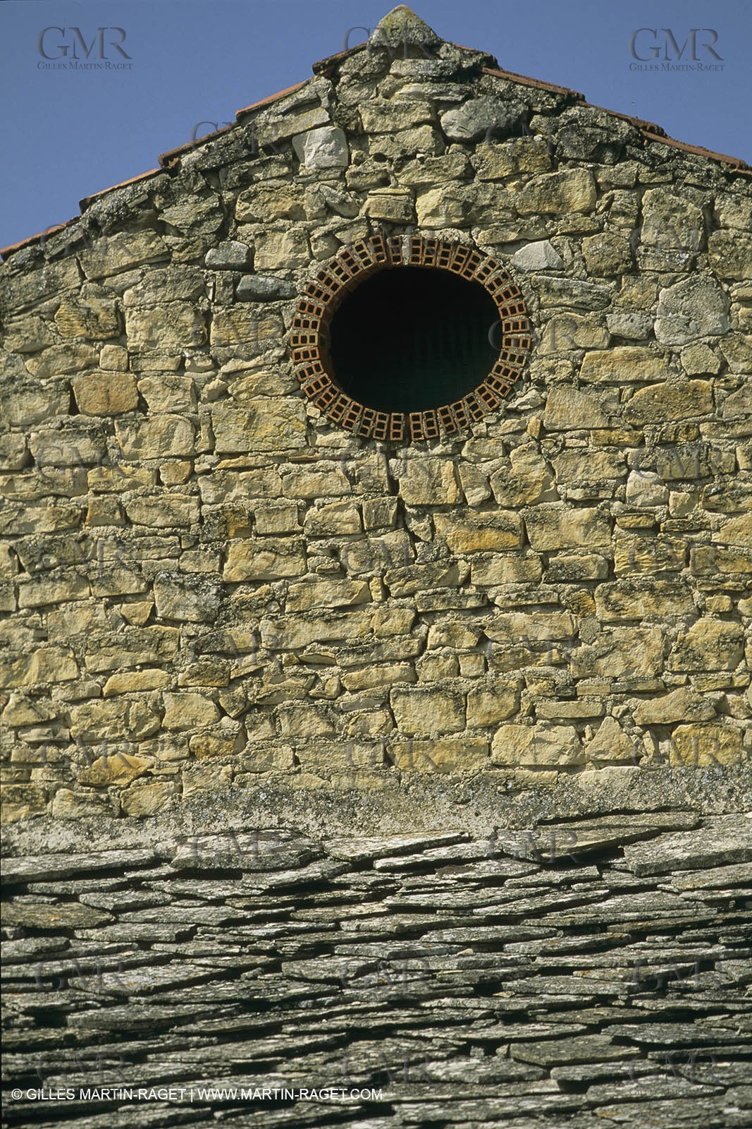 France, Provence, Villages du Luberon, détails, vieilles pierres, portes, toitures