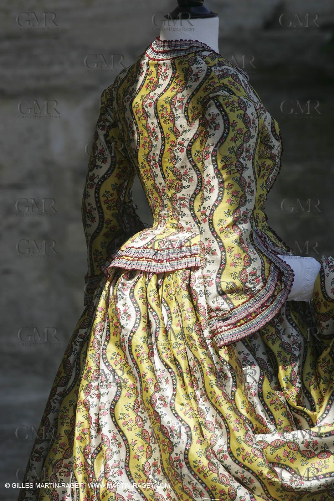 May 2004 - La Tour d'Aigues (FRA, 84) - Old costumes for women of the South exhibition