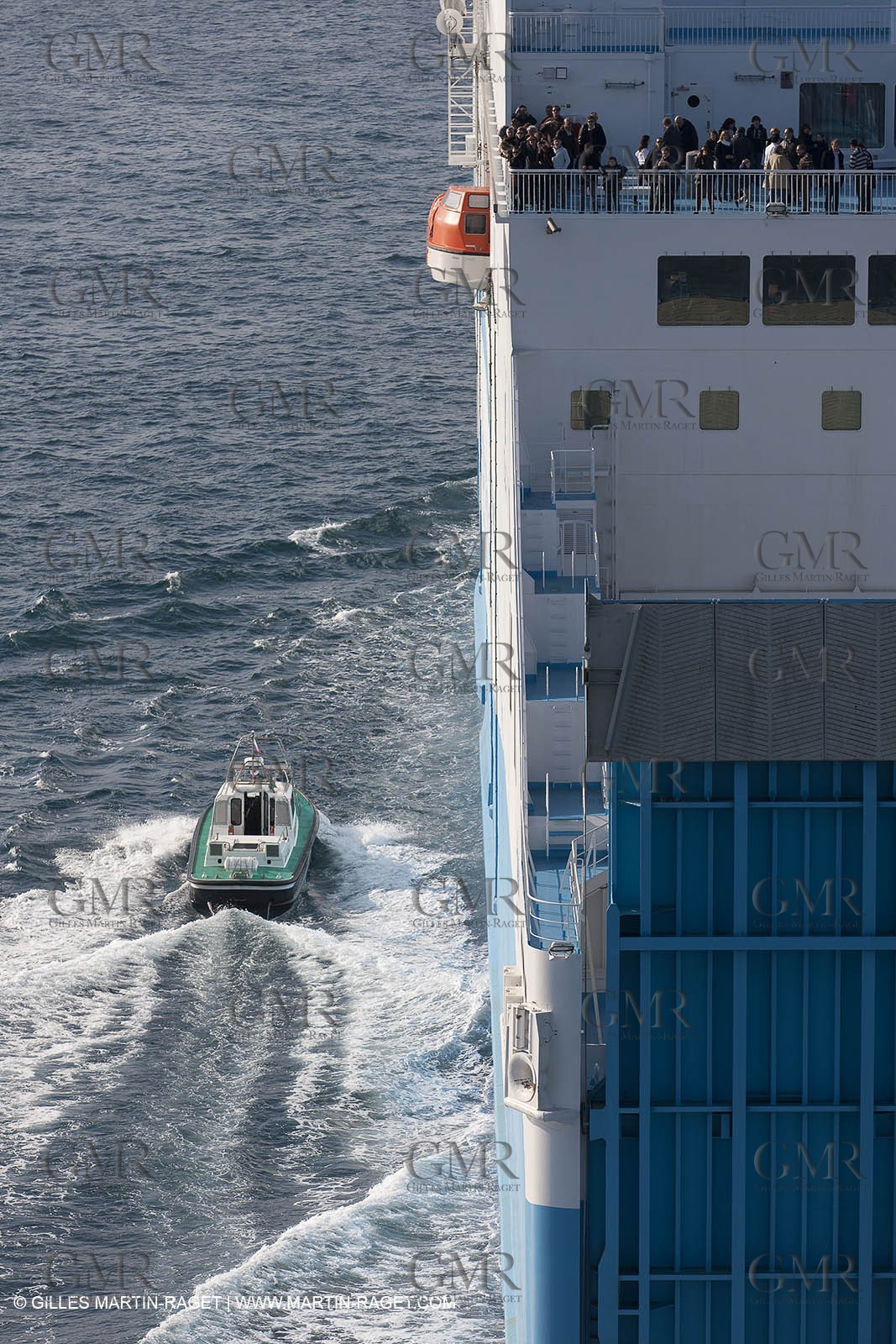 14 01 2012 - Marseille (FRA,13) - Compagnie La Méridionale - le Piana devant Marseille et les Calanques