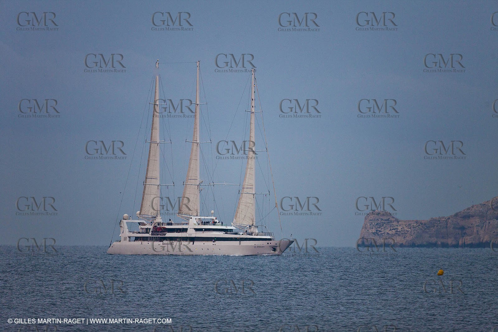 23 10 2010 - Marseille (FRA,13) - Le Ponant - Arrival in Marseille and entrance in the historical port